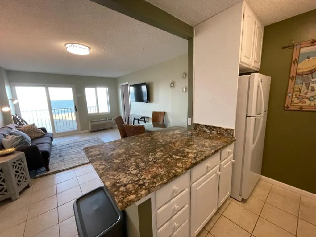 Bikinis And Martinis At Dolphin Run-Oceanfront-Pool! Villa Virginia Beach Holiday home