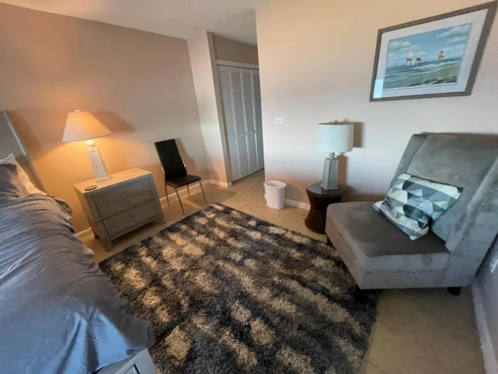 Bikinis And Martinis At Dolphin Run-Oceanfront-Pool! Villa Virginia Beach Holiday home