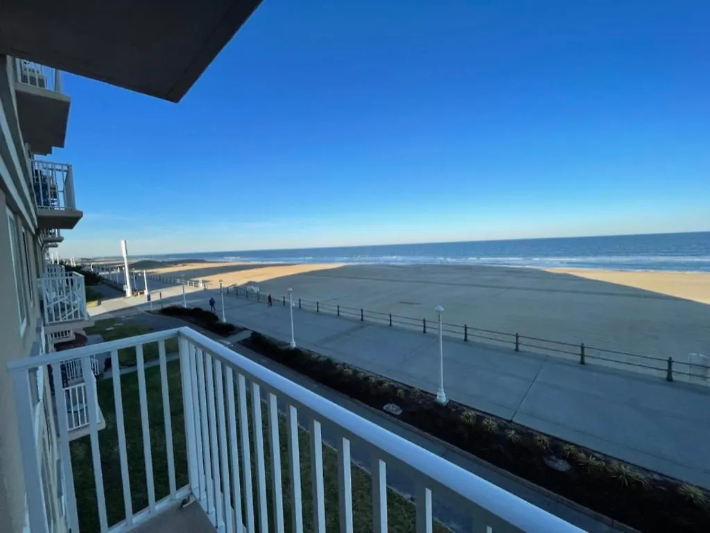 Bikinis And Martinis At Dolphin Run-Oceanfront-Pool! Villa Virginia Beach