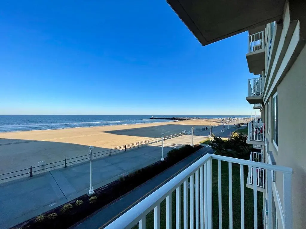 Villa Bikinis And Martinis At Dolphin Run-Oceanfront-Pool! Virginia Beach Casa vacanze